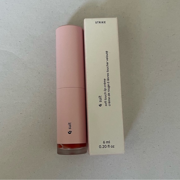 Glossier G Suit Soft touch lip crème color Strike NIB - Picture 4 of 8